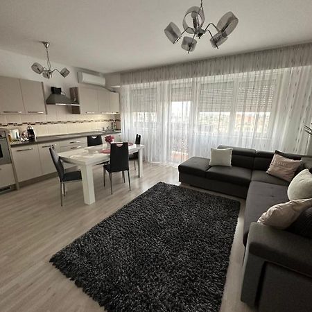 Class Deluxe Apartments Oradea Exterior foto