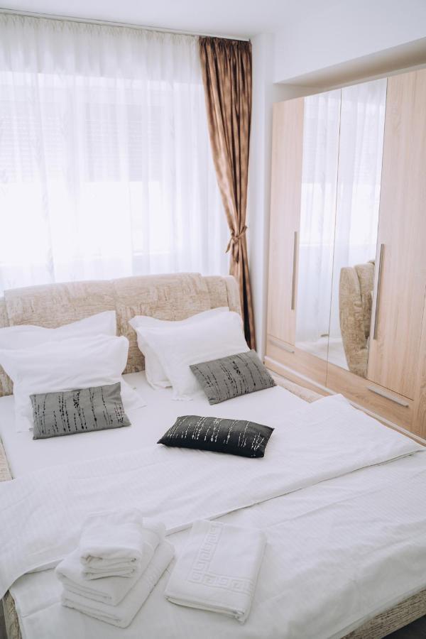 Class Deluxe Apartments Oradea Exterior foto