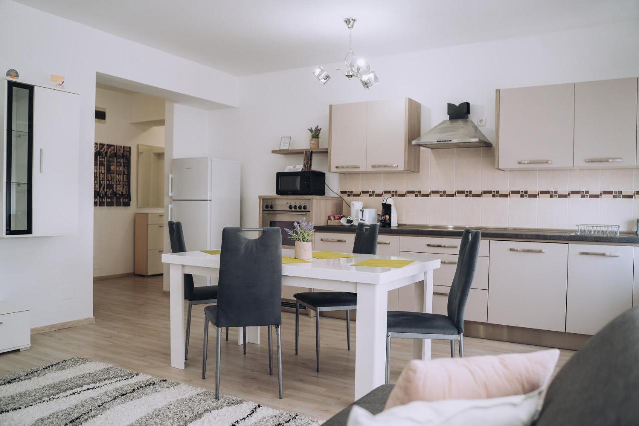 Class Deluxe Apartments Oradea Exterior foto