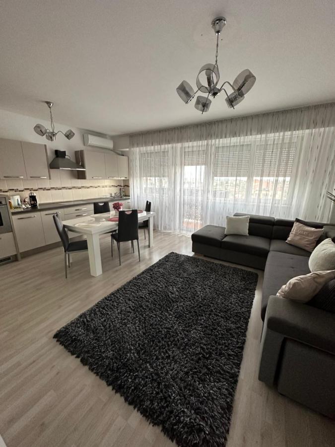 Class Deluxe Apartments Oradea Exterior foto