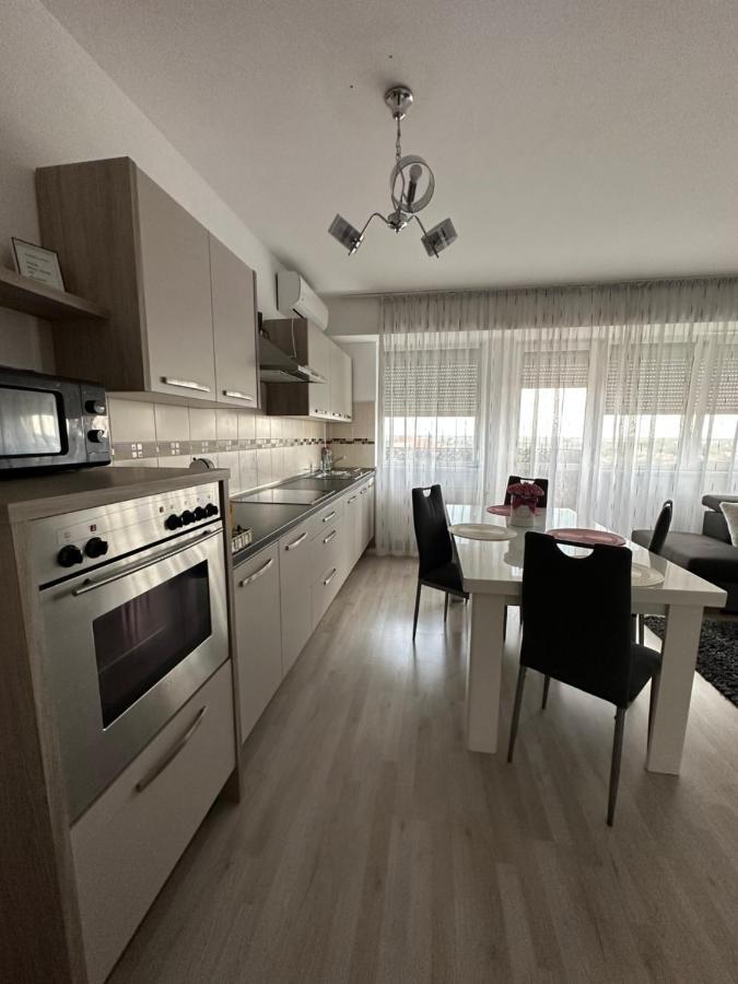 Class Deluxe Apartments Oradea Exterior foto